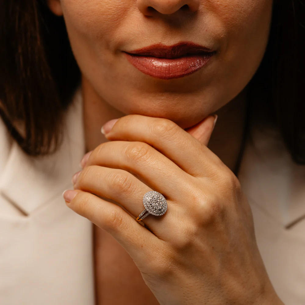 3/4 Carat Diamond Oval Shaped Ring in 9ct Yellow Gold - Image 3