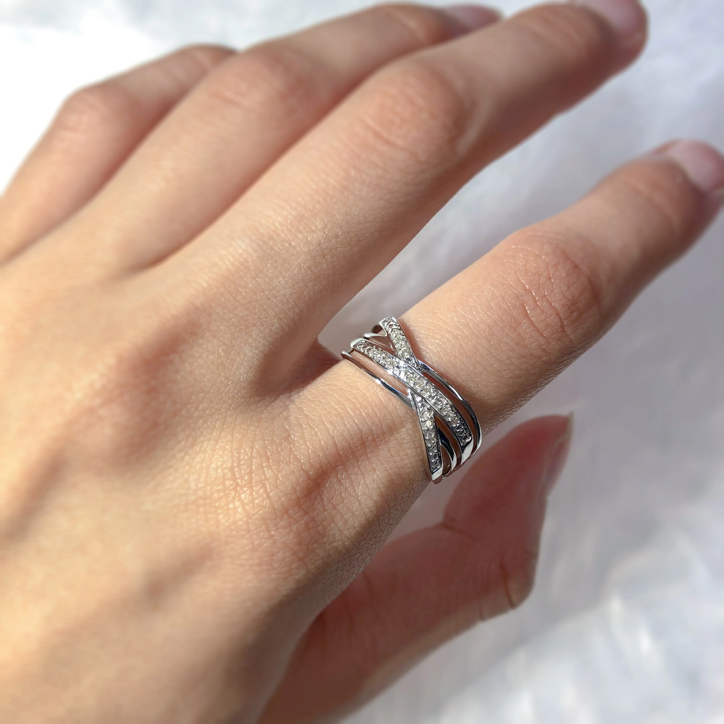 9ct White Gold Diamond Double Crossover Ring with 20 Brilliant Diamonds - Image 2